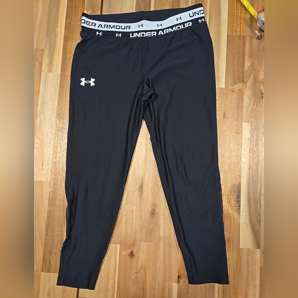 Black Under Armour Cropped Leggings Size Small with mesh